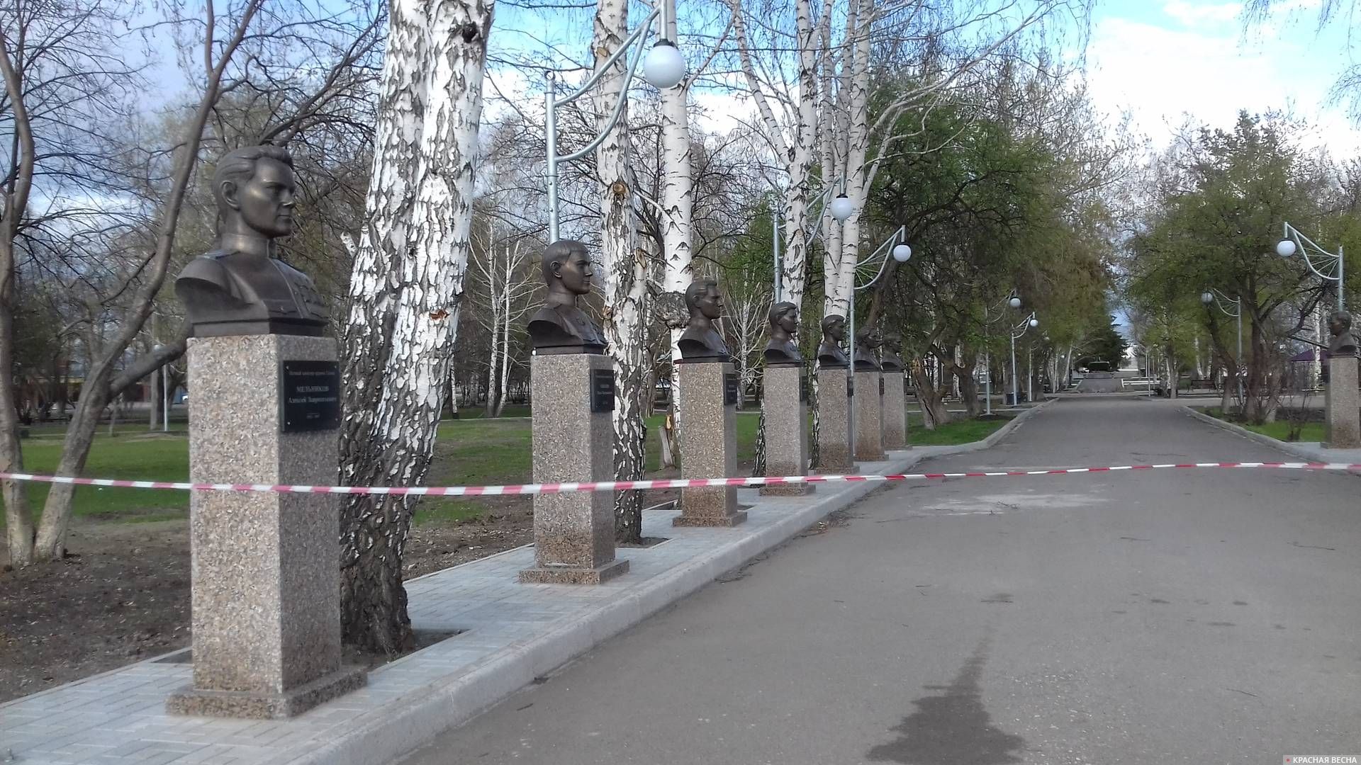 Аллея Героев в городе Далматово - левая сторона от входа