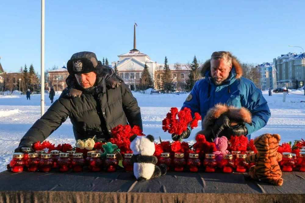 Губернатор НАО возложил цветы