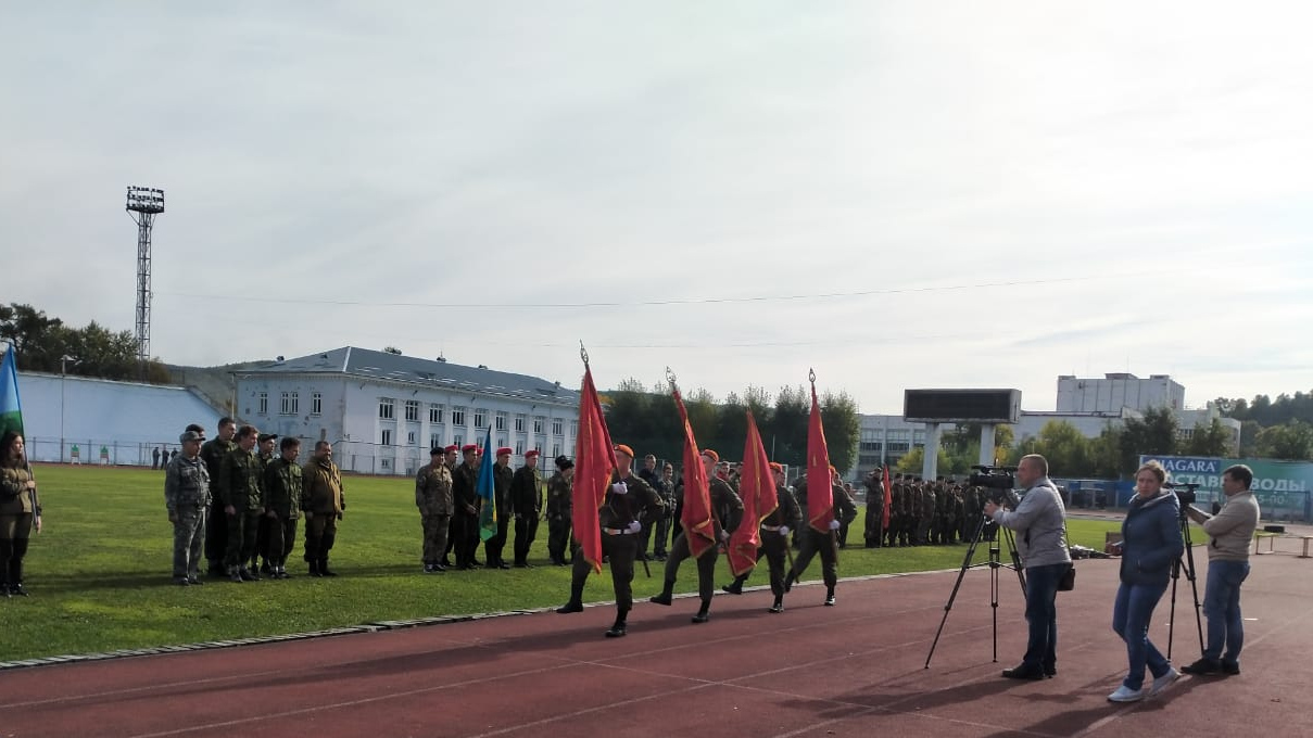 Торжественный вынос копий знамен 171 стрелковой дивизии и трех ее полков