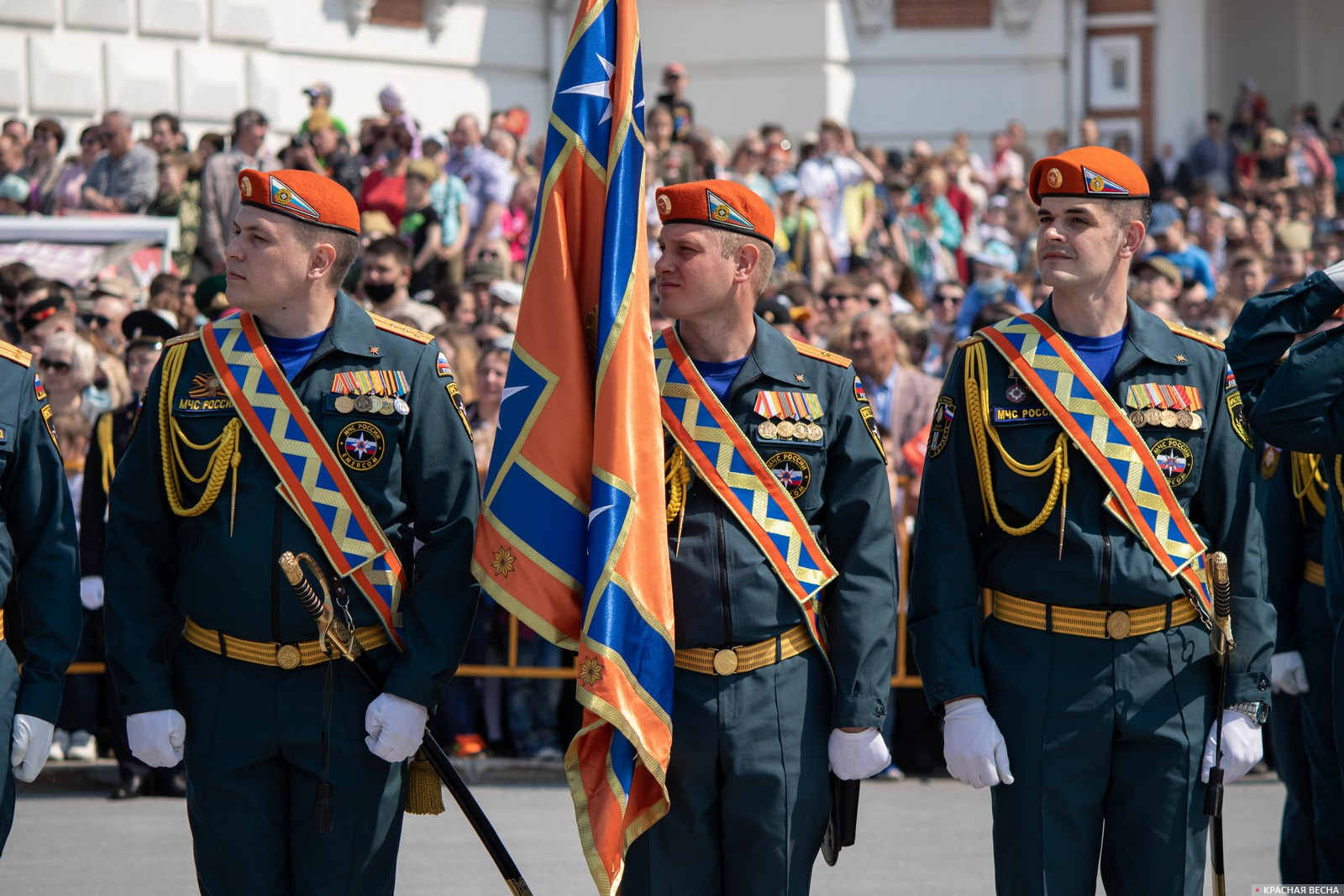 Сотрудники МЧС. Омск. 09.05.2021