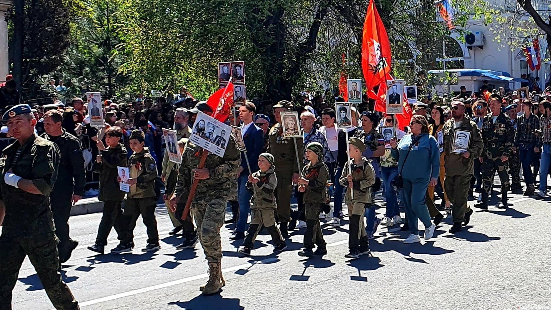 Шествие «Бессмертного полка» в Севастополе 