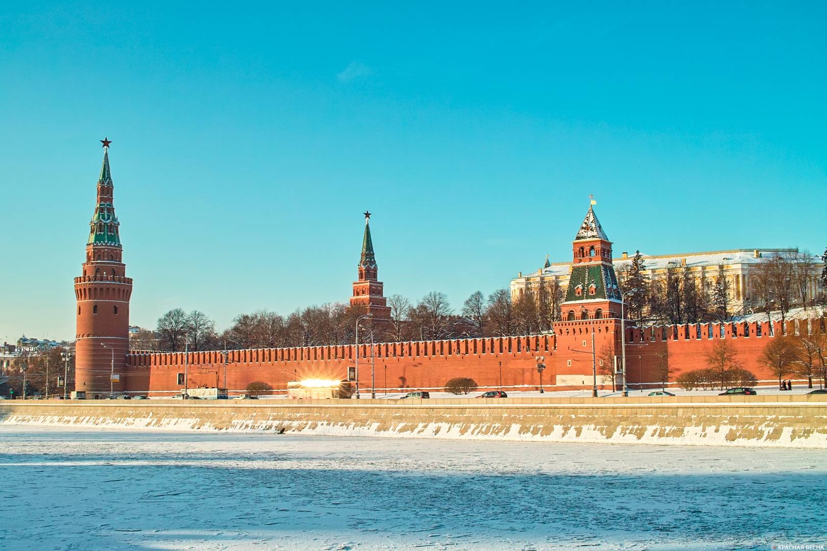 Кремль. Зима. Вид с реки. Москва. (архив)