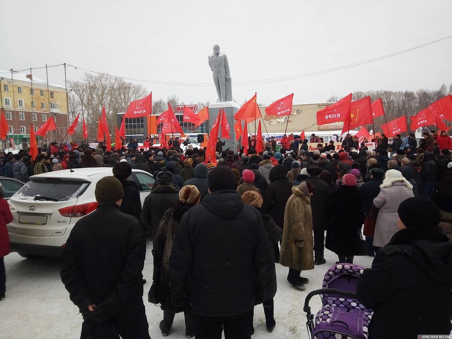 Митинг против переноса памятника Ленину. Ревда