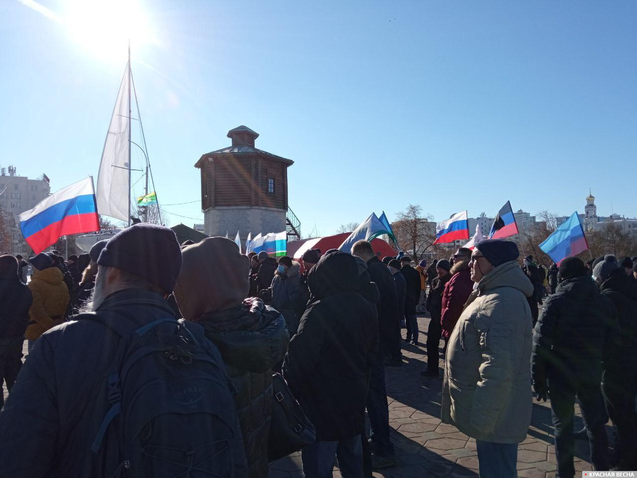 Митинг в Екатеринбурге в поддержку специальной операции России по денацификации Украины 