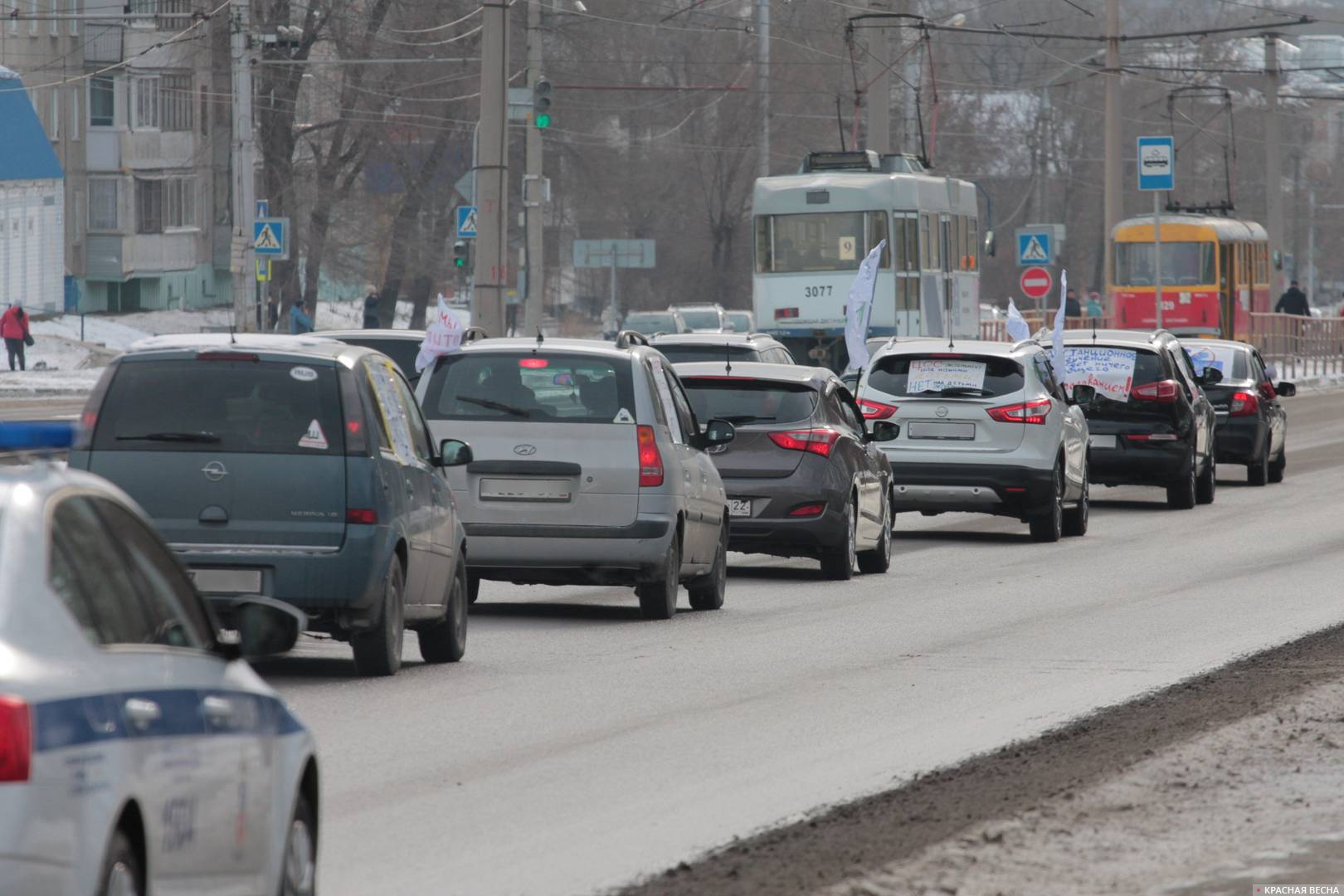 Автопробег против дистанционного обучения в Барнауле