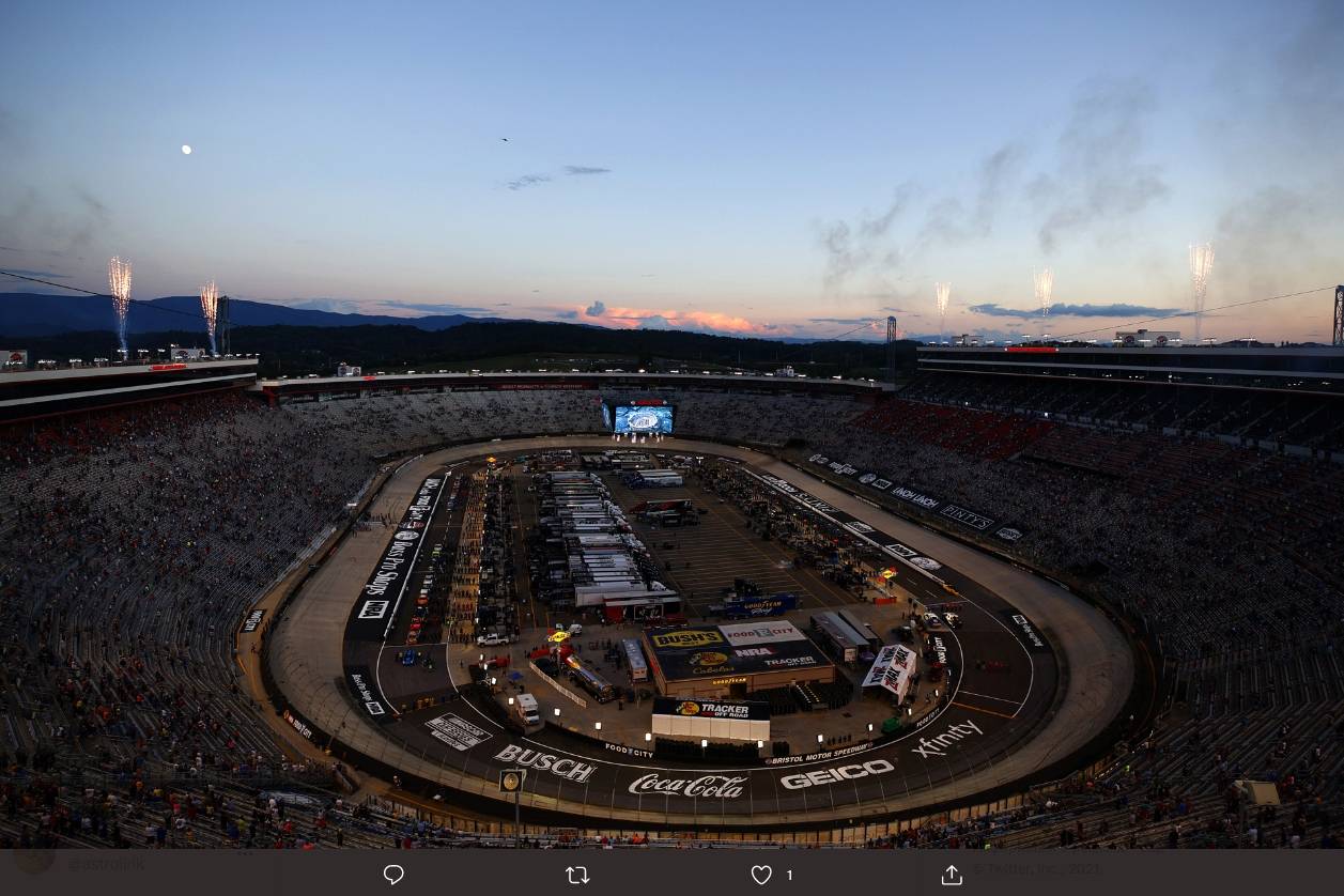 Вид на Bristol Motor Speedway