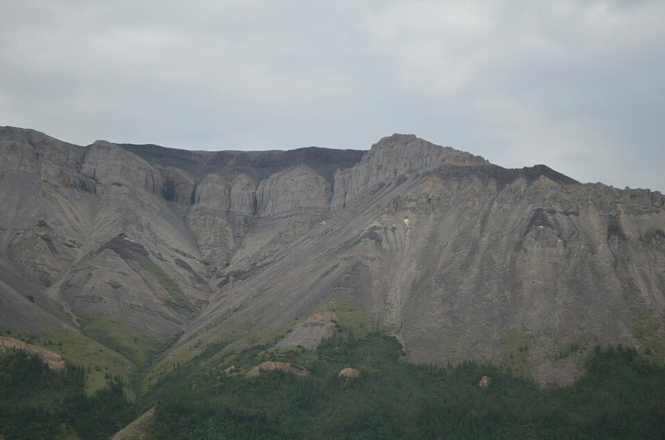 Хараулахский хребет