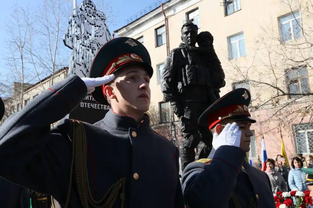 Памятник поколениям