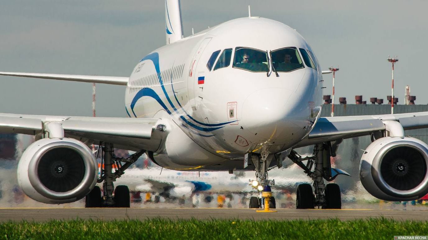 Самолет SSJ100