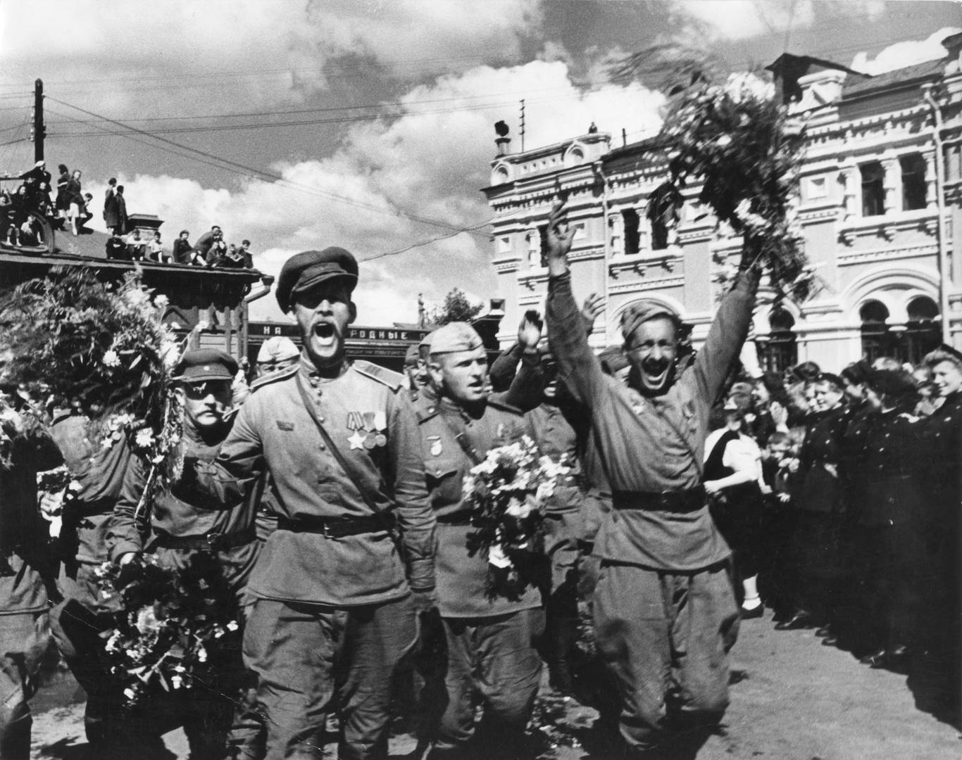 Михаил Грачев. В Москву с победой. 1945