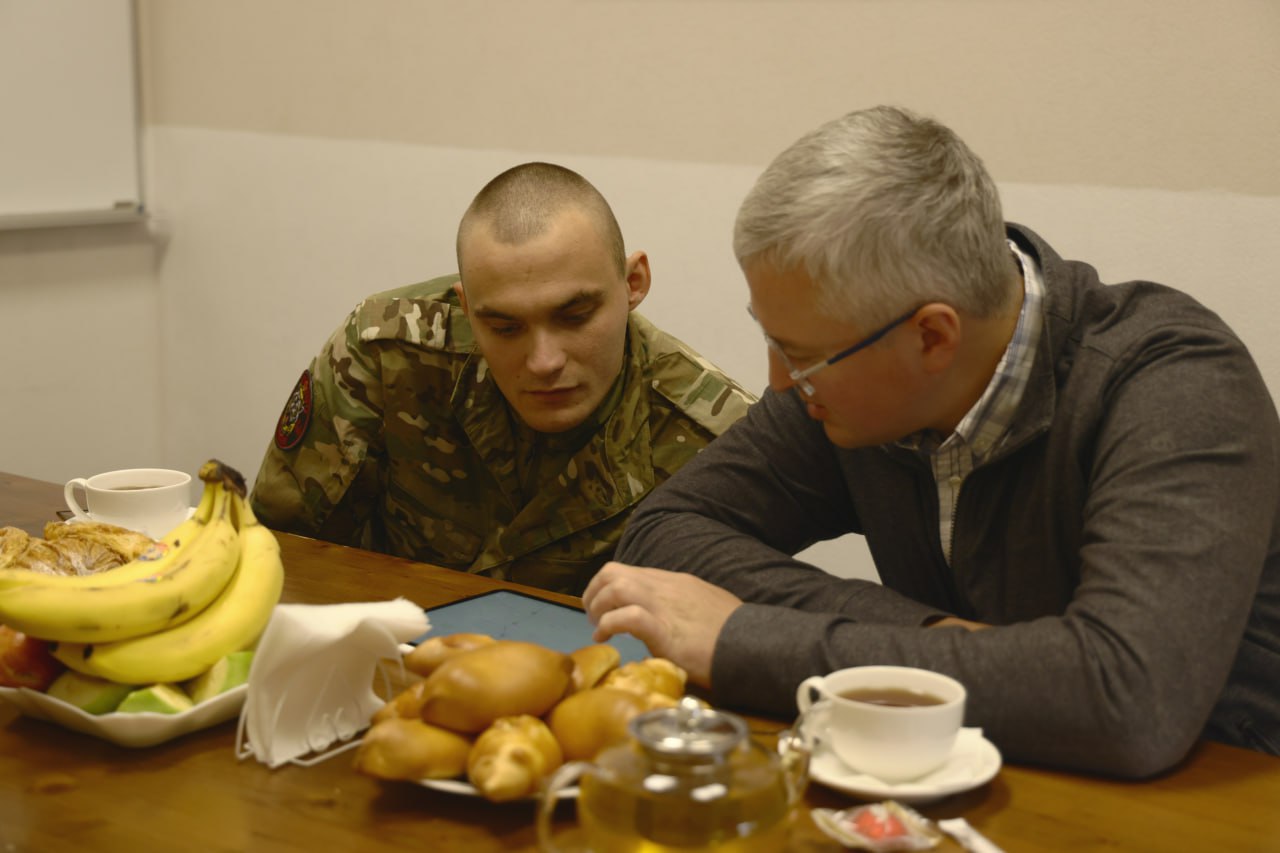 Солодов с бойцами СВО