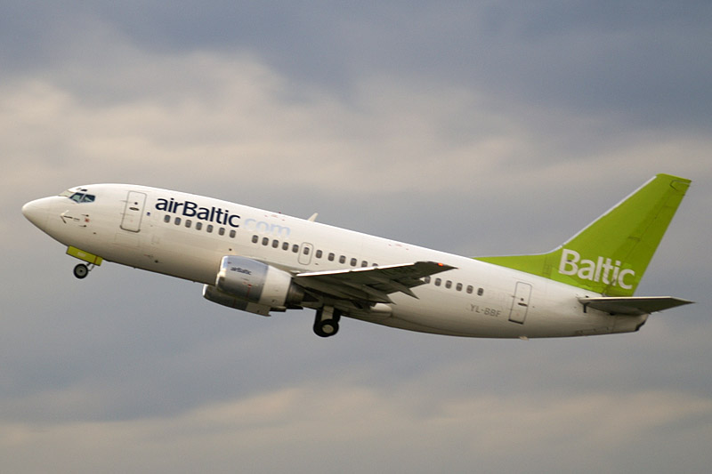 Самолет авиакомпании airBaltic