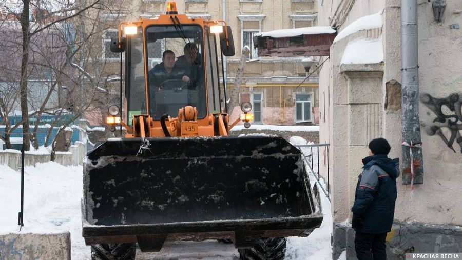 Трактор-снегоуборщик