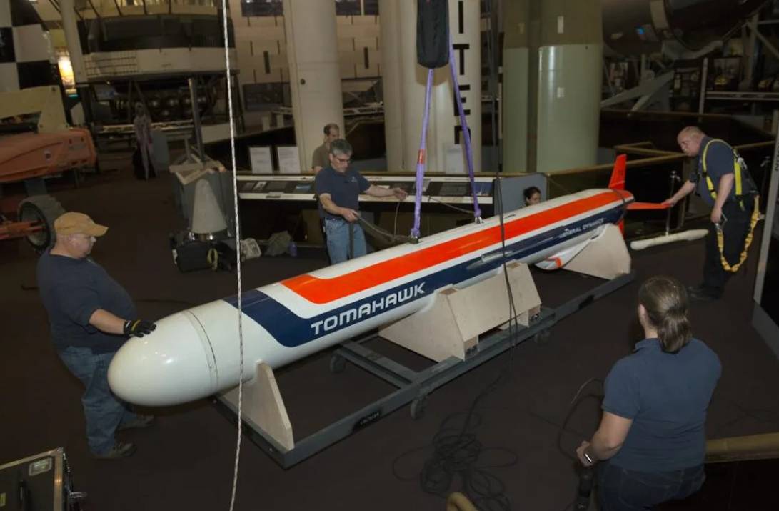 Дальнобойная крылатая ракета Tomahawk
