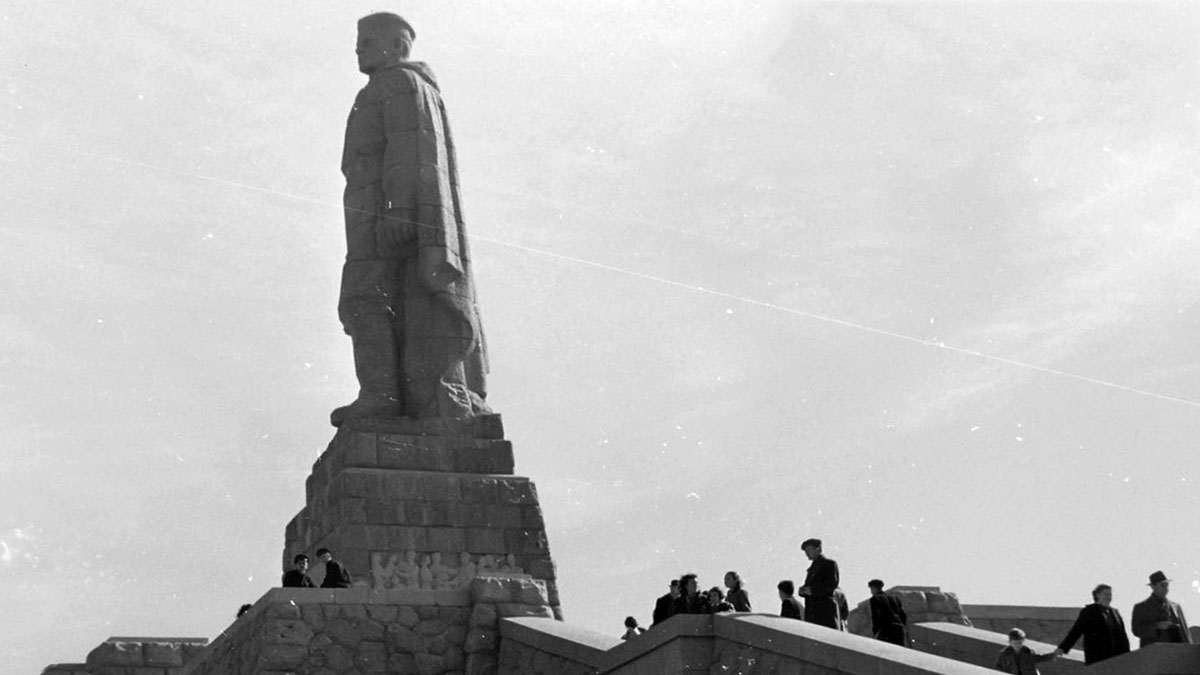 Памятник Алёша в Пловдиве, Болгария