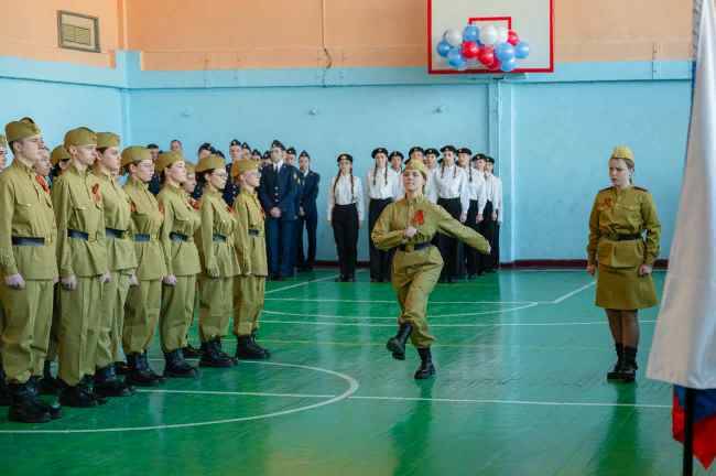 Конкурс школьников по строевой