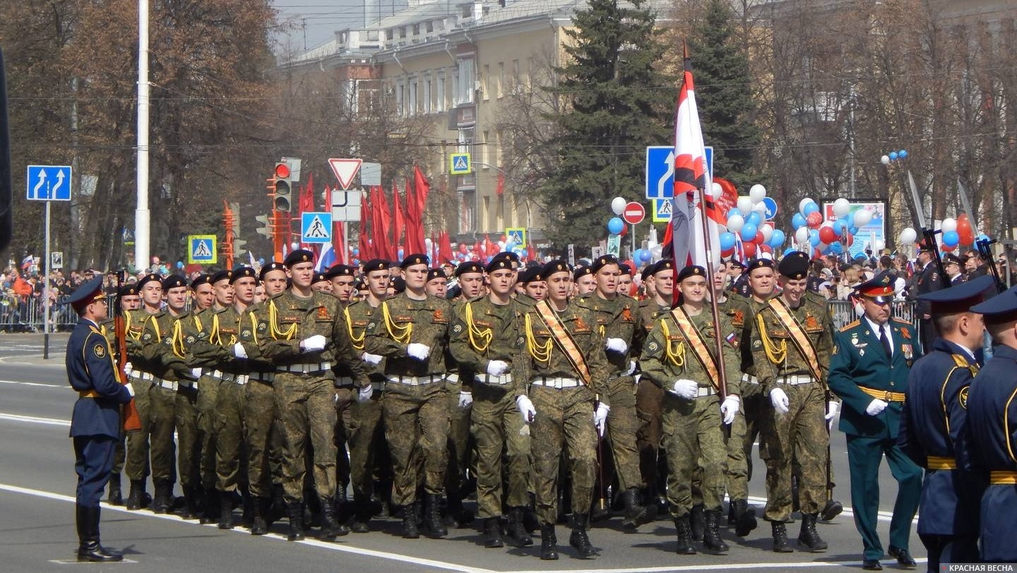 Кемерово. Военные на параде Победы