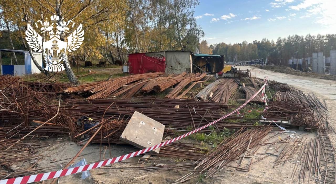 Складирование огарков стальных сварочных электропроводов вне специально оборудованных мест при строительстве детского лагеря в поселке Приморье Калининградской области