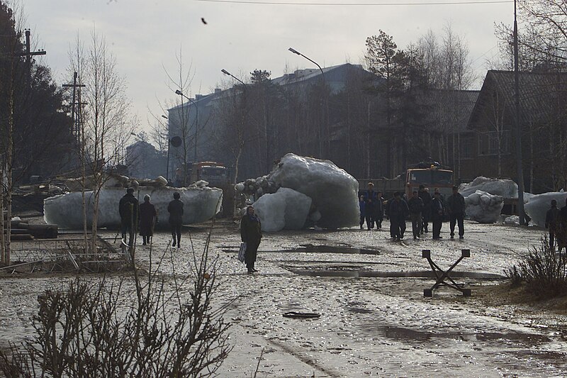 Ленск вода ушла льдины остались 2001