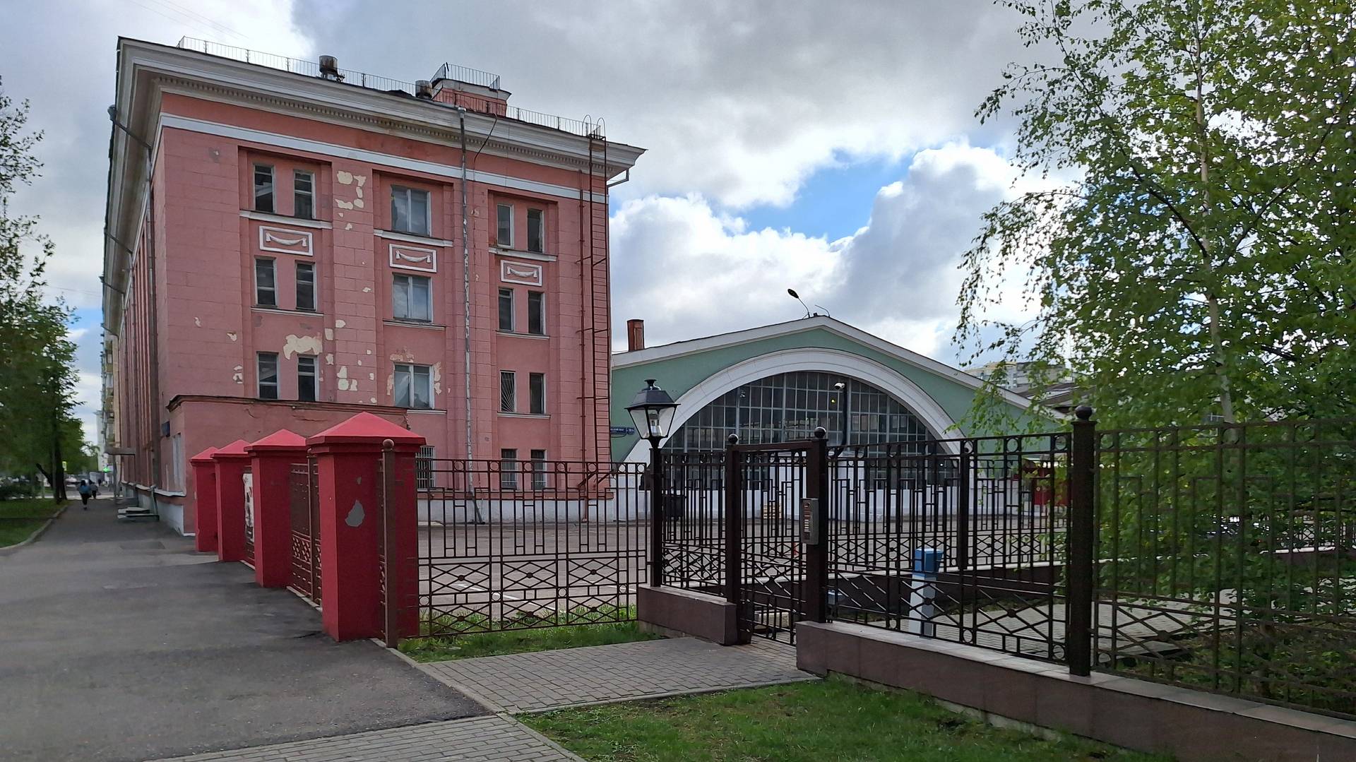 Административное здание гаражного комплекса
